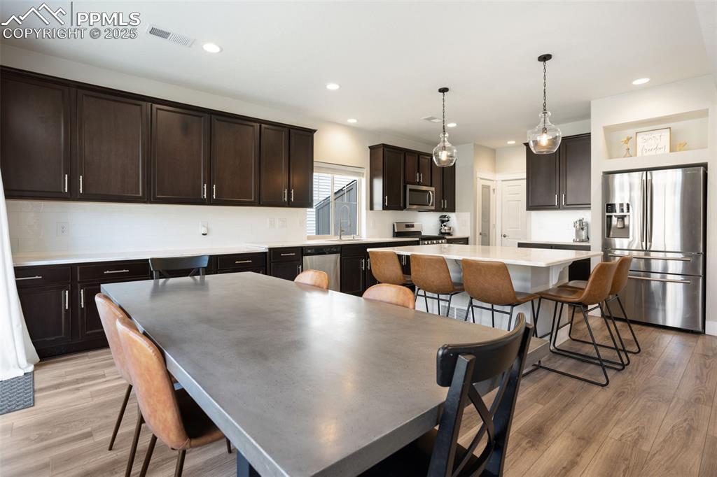 Image 14 of 40: Dining Area