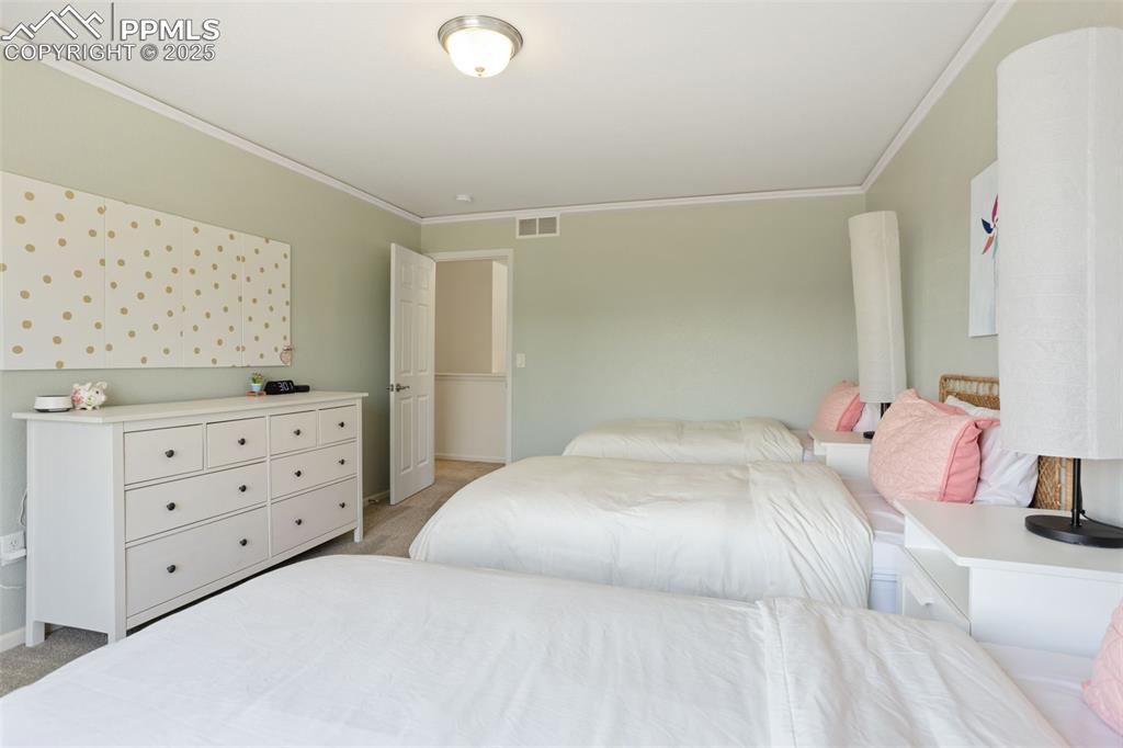 Image 29 of 40: Bedroom