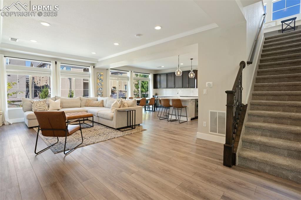 Image 8 of 40: Great Room