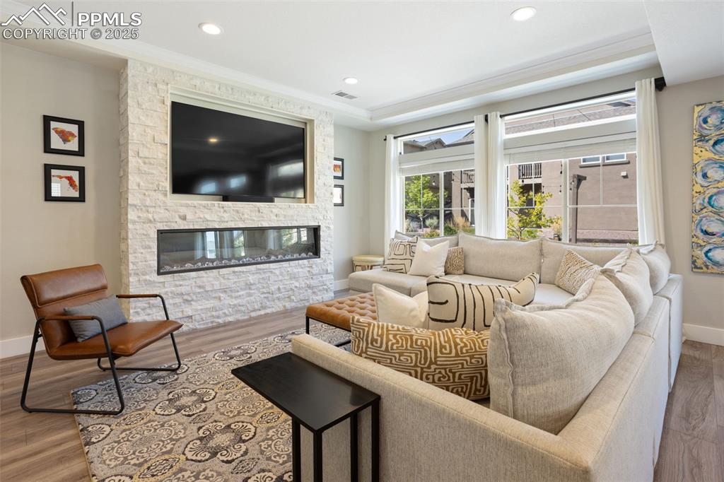 Image 9 of 40: Great Room