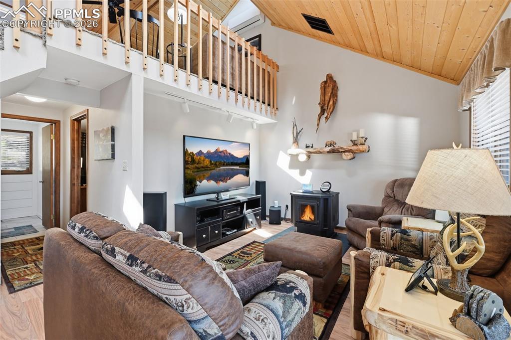 Image 11 of 50: Living Room