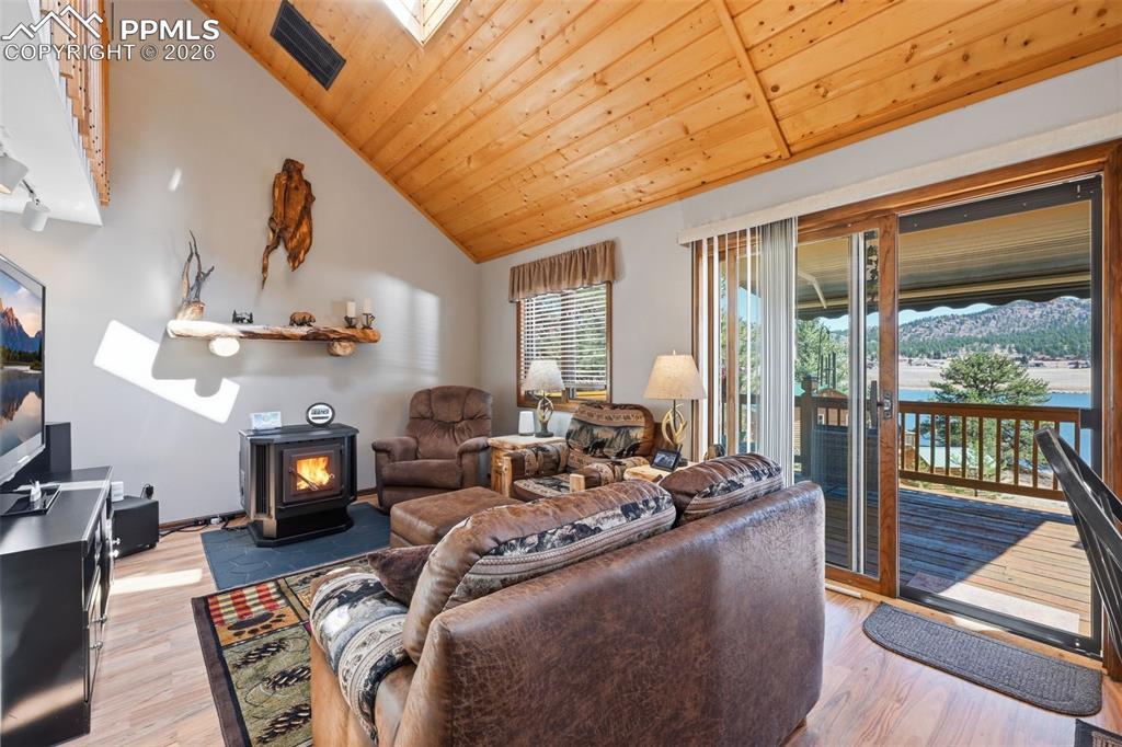 Image 13 of 50: Living Room