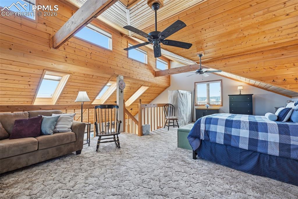 Image 20 of 50: Bedroom