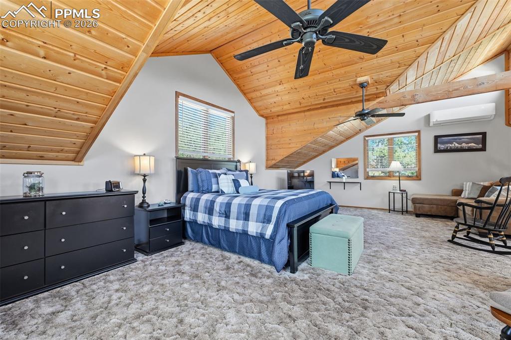 Image 21 of 50: Bedroom