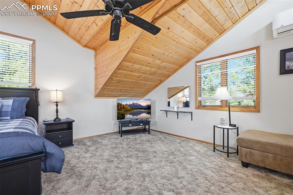 Image 22 of 50: Bedroom