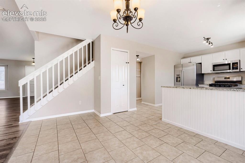 Image 12 of 31: Dining Area