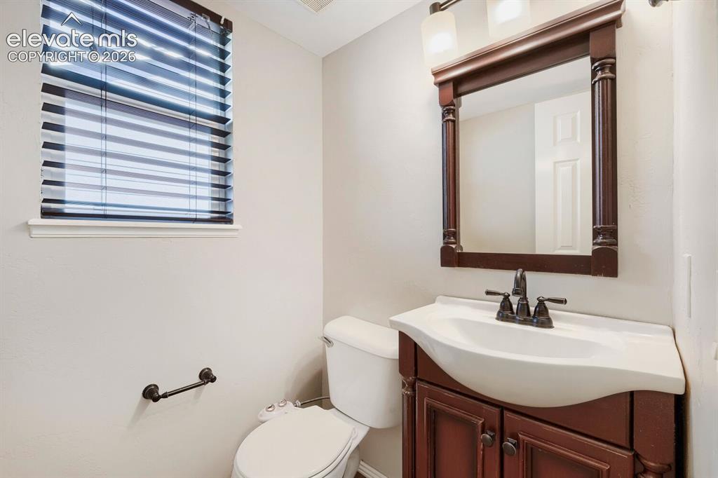 Image 18 of 31: Bathroom
