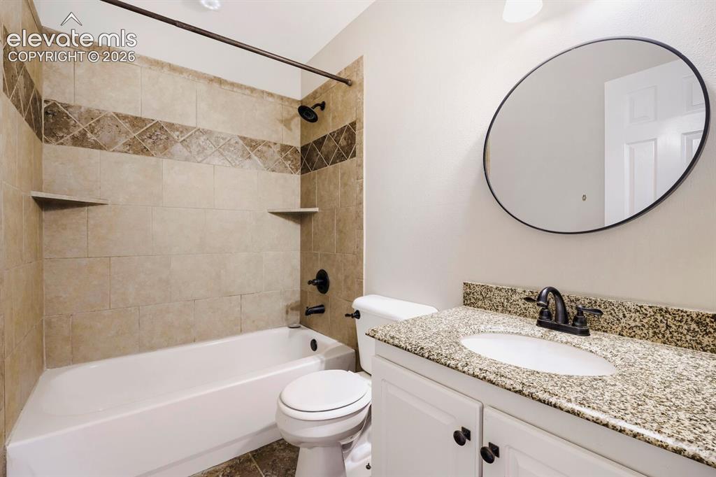 Image 28 of 31: Bathroom
