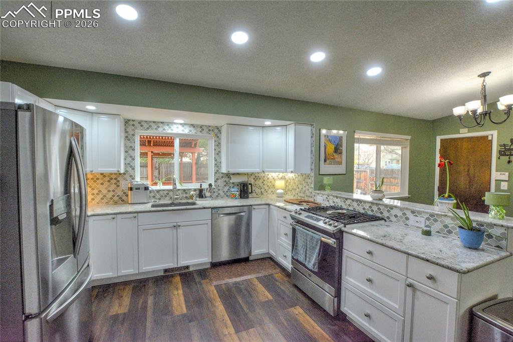 Image 11 of 35: Kitchen