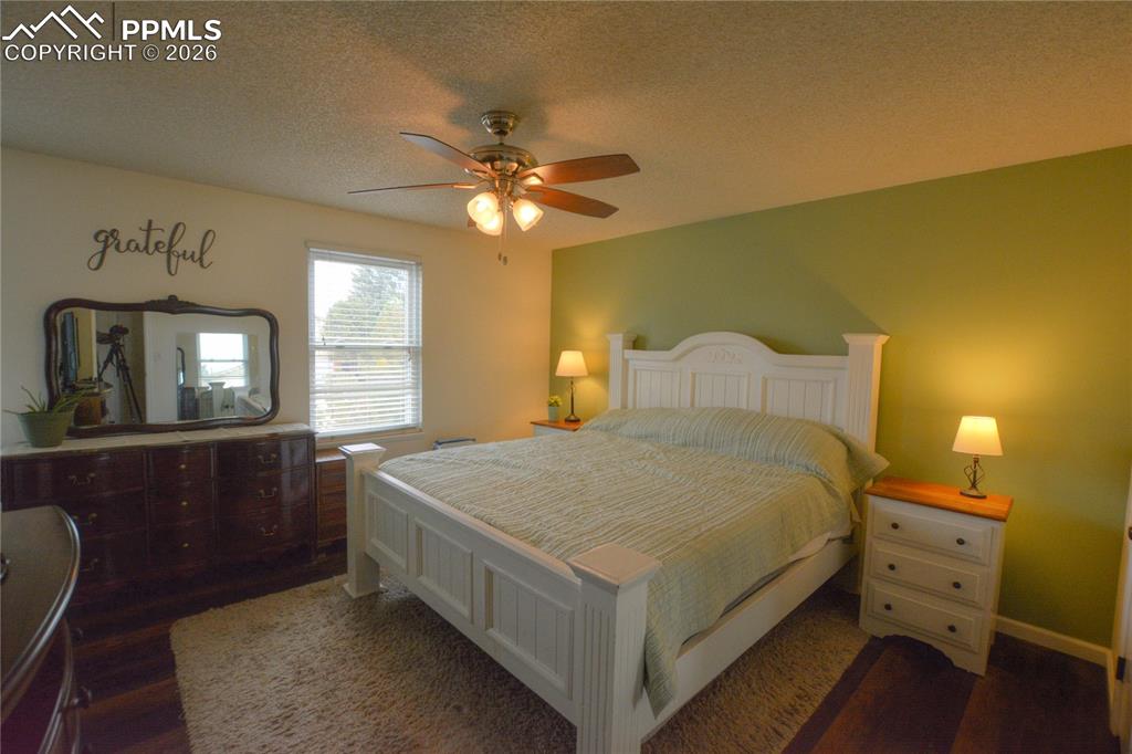 Image 13 of 35: Bedroom