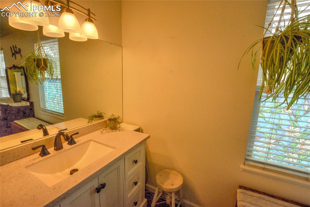 Image 15 of 35: Bathroom