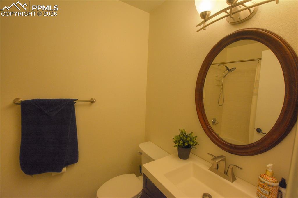 Image 18 of 35: Bathroom