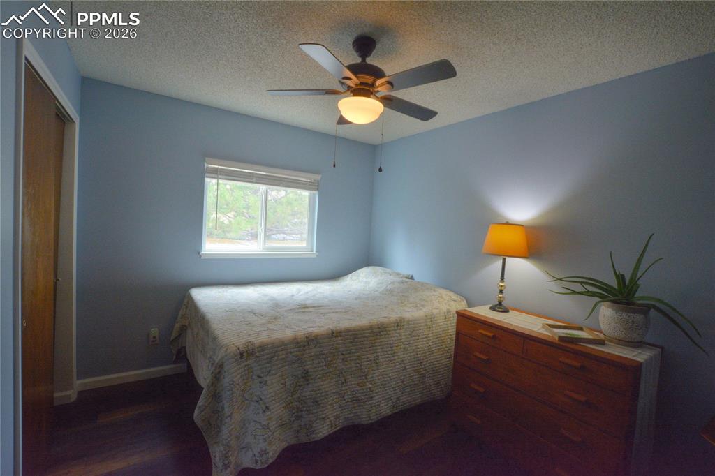 Image 19 of 35: Bedroom