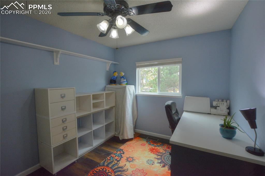 Image 20 of 35: Office