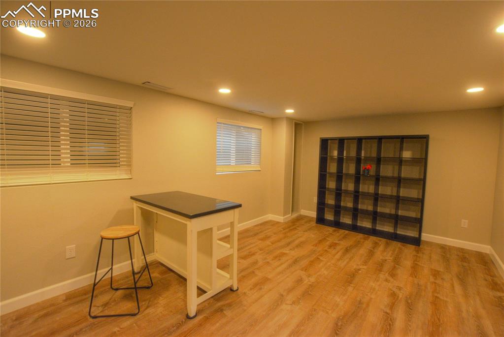 Image 26 of 35: Office