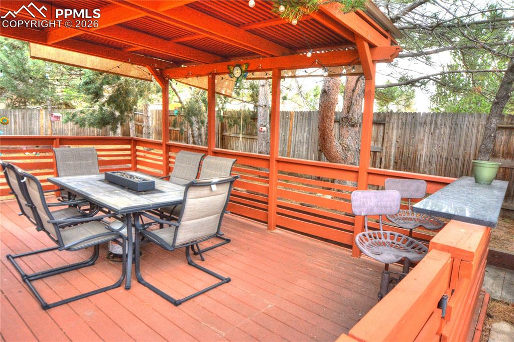 Image 33 of 35: Deck