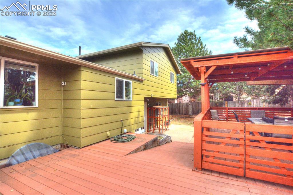 Image 35 of 35: Deck