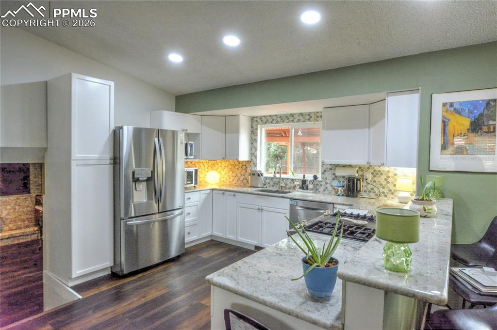 Image 9 of 35: Kitchen