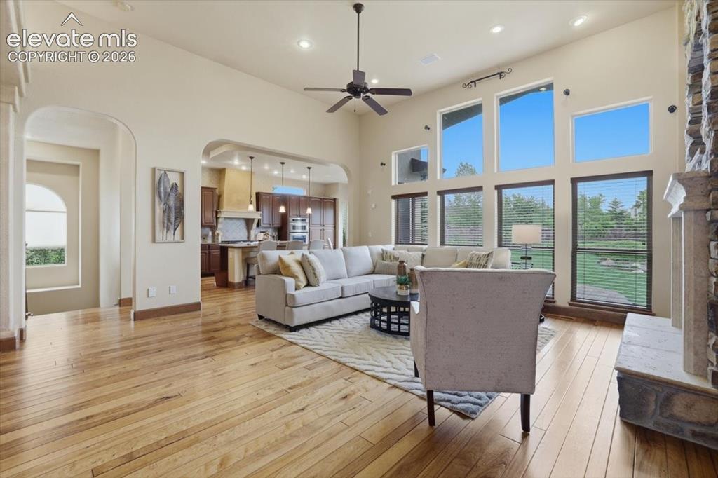 Image 8 of 32: Spacious Great Room with vaulted ceiling, custom built-ins, Gas fireplace w