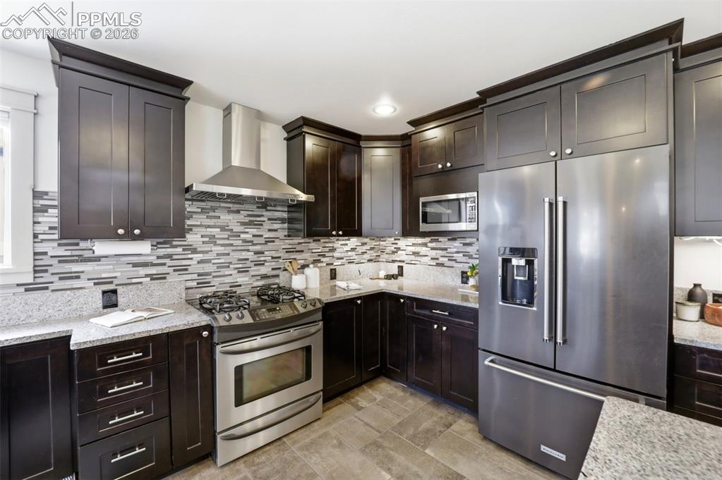 Image 4 of 48: Kitchen