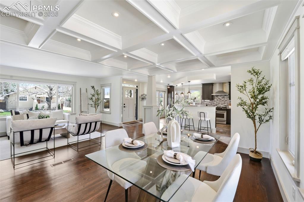 Image 6 of 48: Dining Area