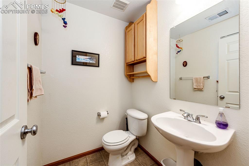 Image 12 of 28: Bathroom