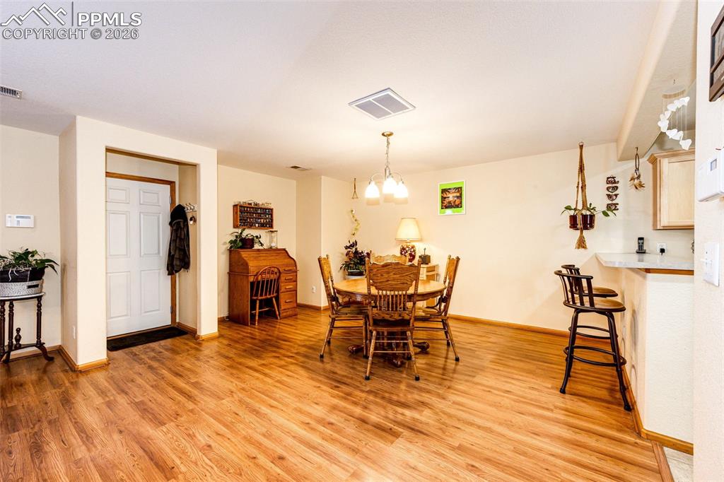 Image 6 of 28: Dining Area