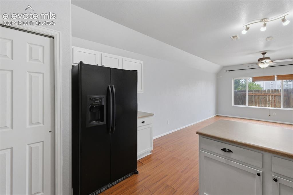 Image 12 of 50: Kitchen