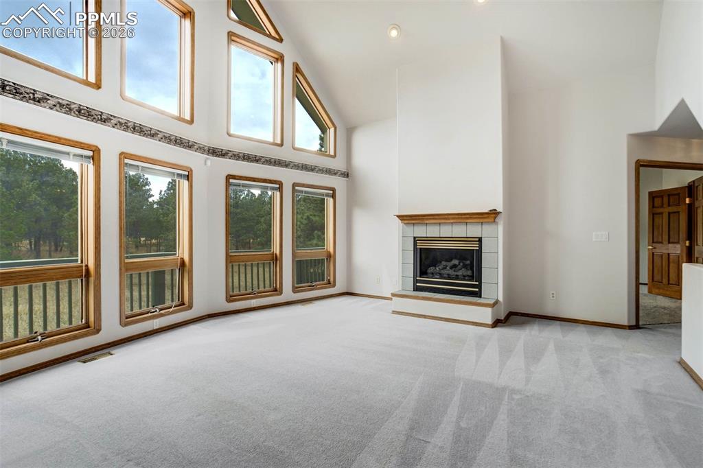 Image 14 of 48: Living Room