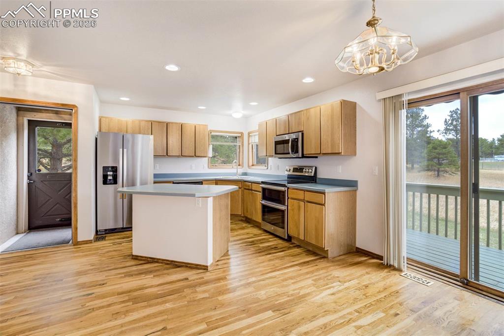 Image 16 of 48: Kitchen