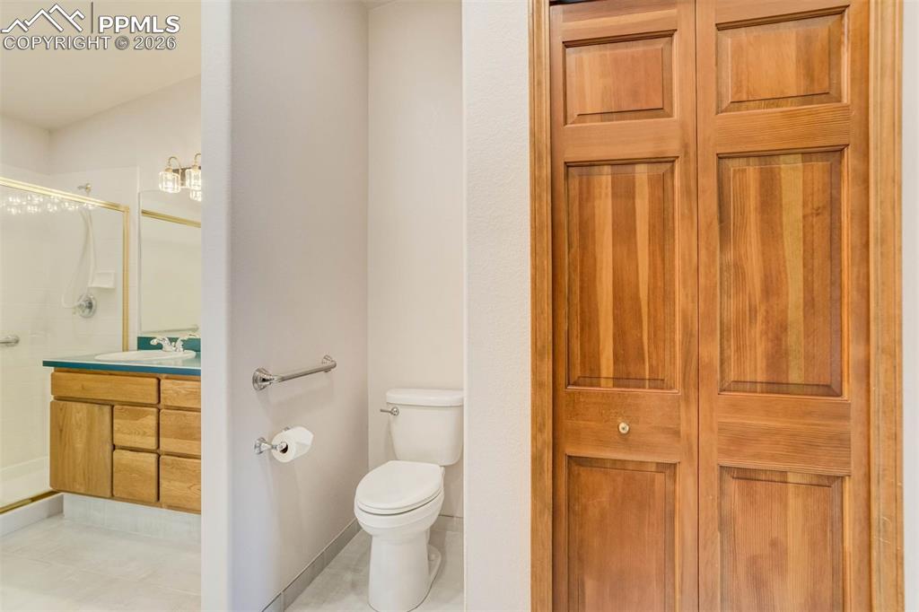 Image 24 of 48: Bathroom