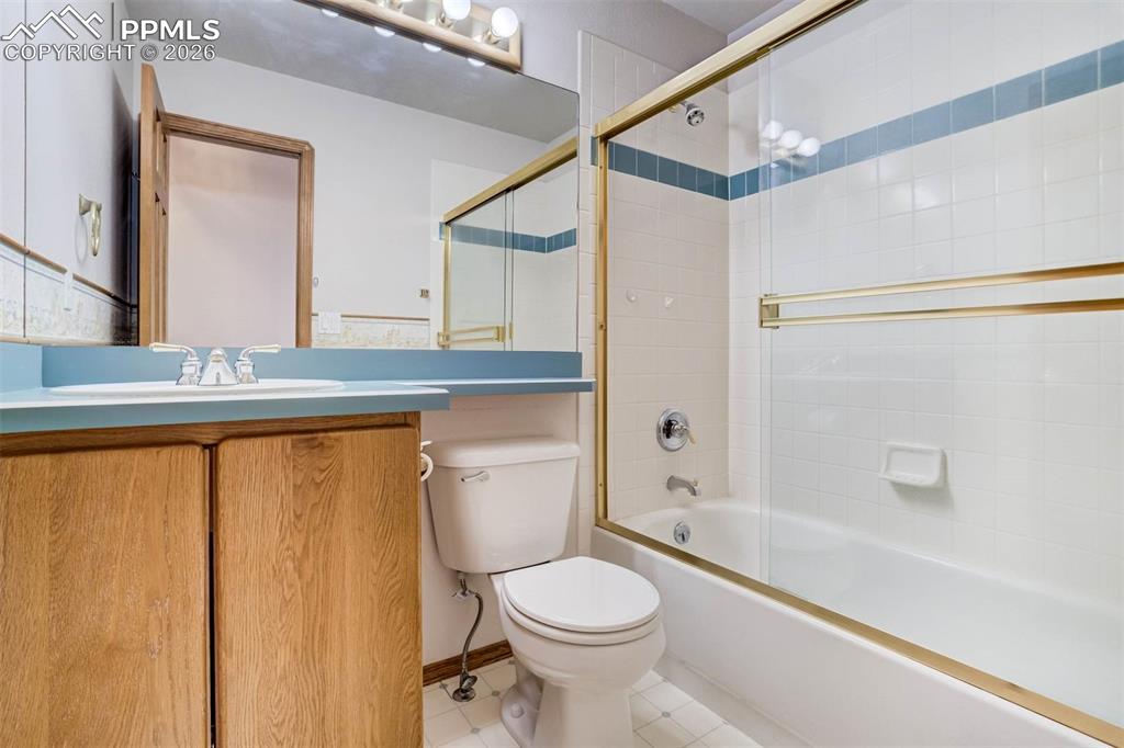 Image 30 of 48: Bathroom