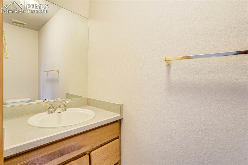 Image 33 of 48: Bathroom