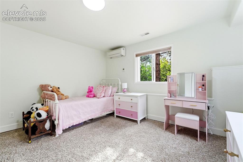 Image 10 of 50: Bedroom