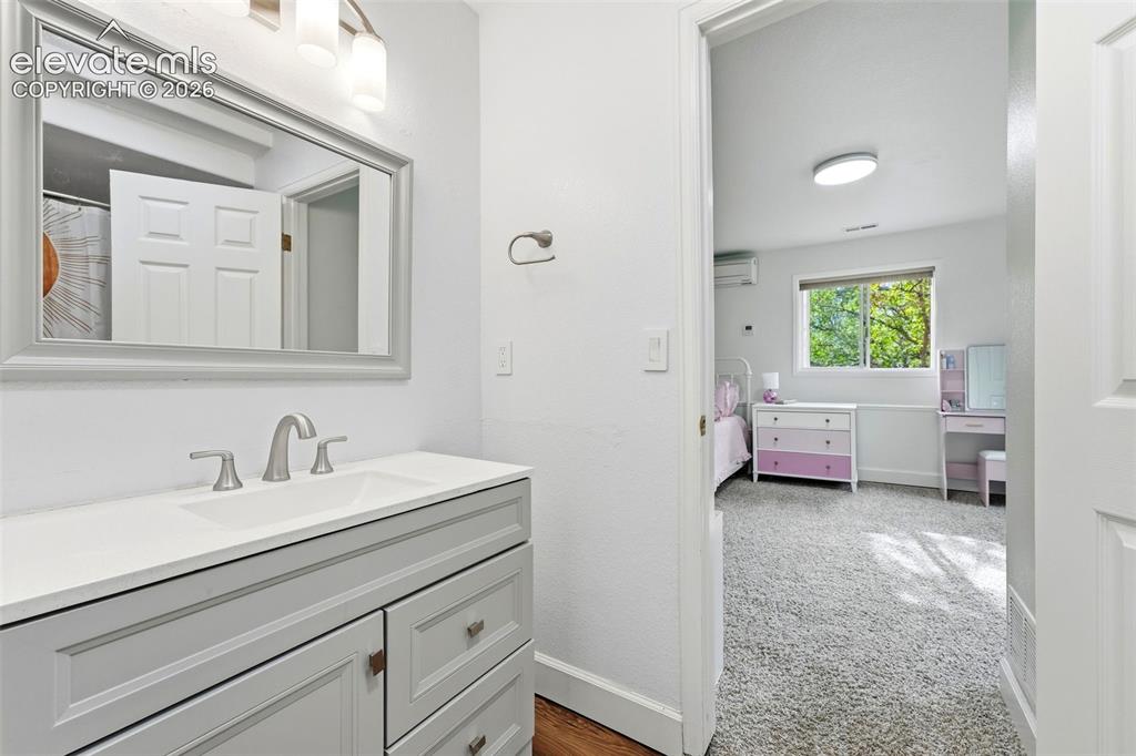 Image 9 of 50: Bathroom