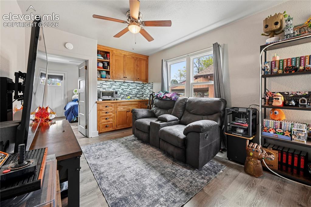 Image 12 of 50: Main floor apartment with kitchenette