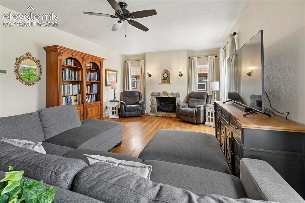 Image 7 of 50: Main living room and fireplace