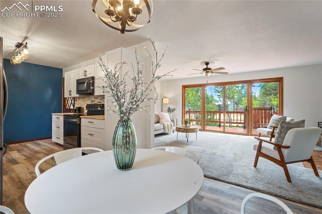 Image 13 of 50: Dining Area