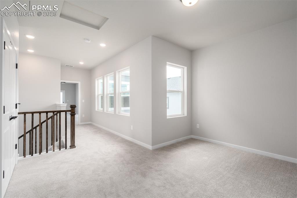 Image 18 of 28: Loft