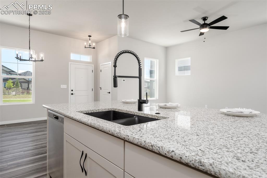 Image 8 of 28: Kitchen