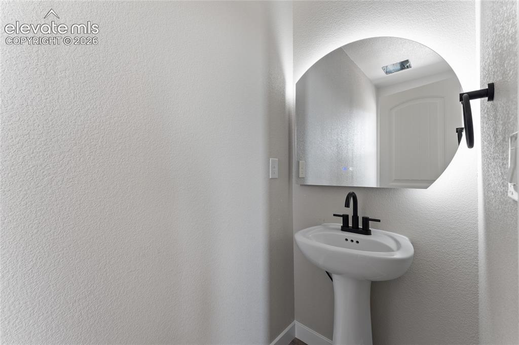 Image 12 of 30: Bathroom