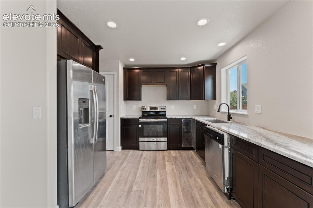 Image 8 of 30: Kitchen