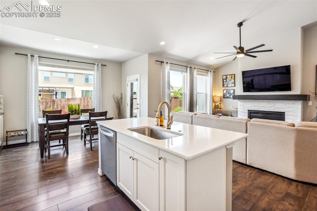 Image 19 of 44: Kitchen