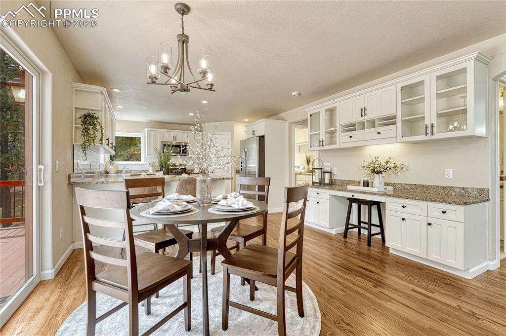 Image 15 of 46: Dining Area