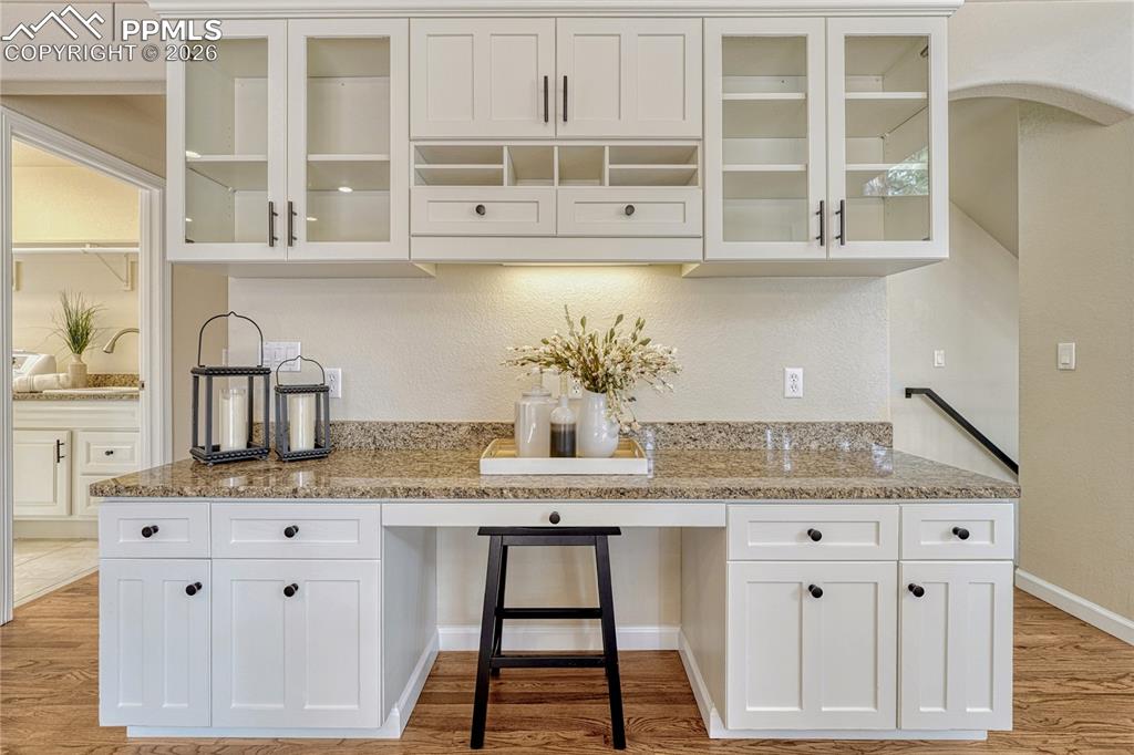 Image 16 of 46: Kitchen