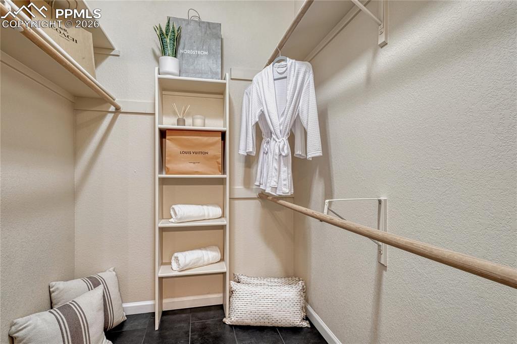 Image 21 of 46: Closet