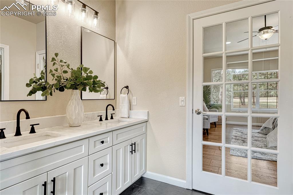 Image 24 of 46: Bathroom