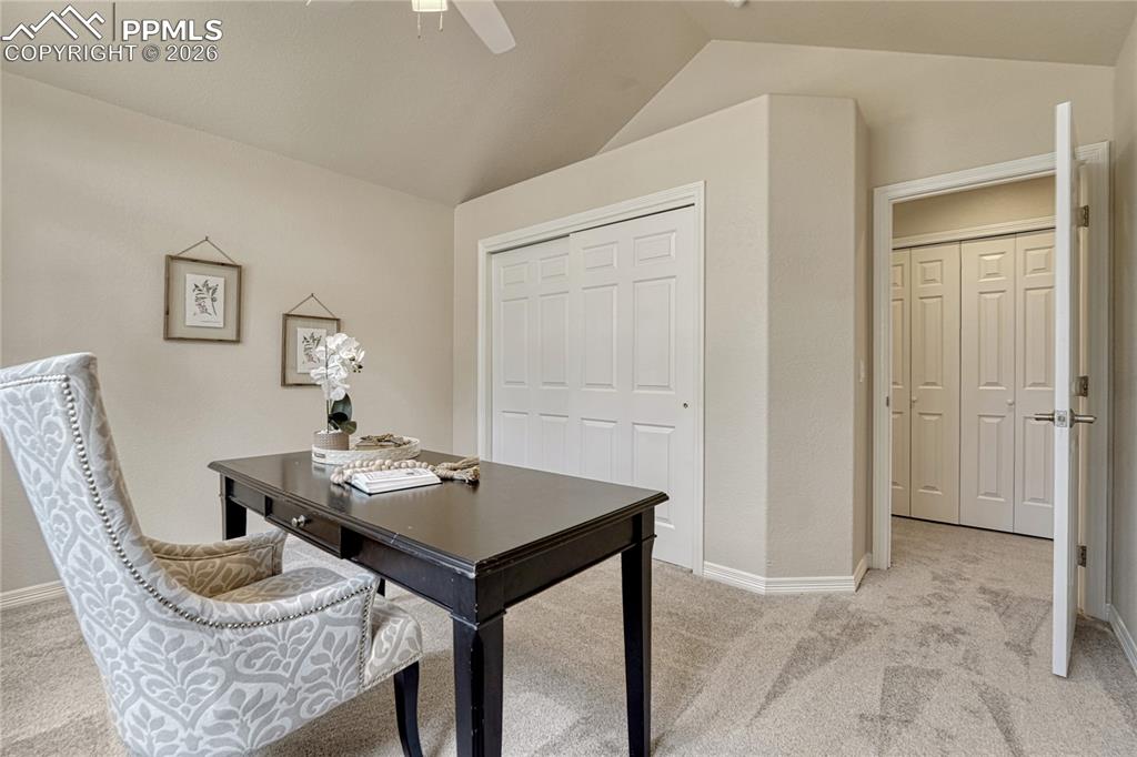 Image 27 of 46: Office