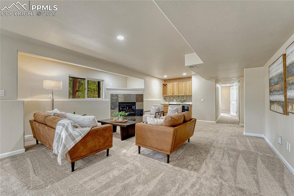 Image 31 of 46: Living Room