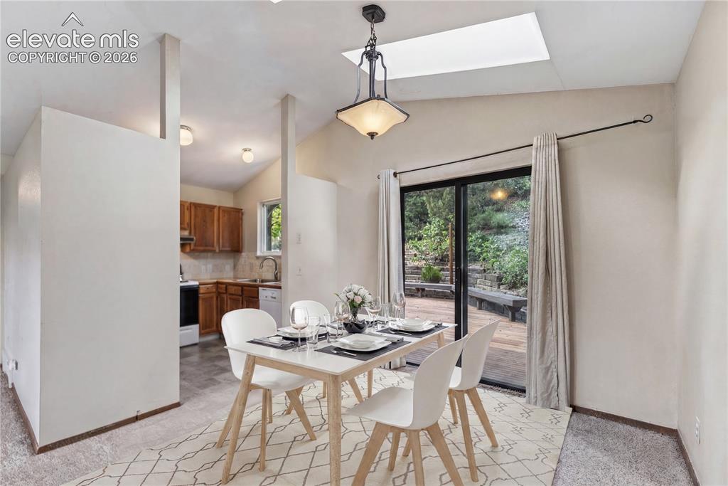 Image 6 of 30: Dining Area